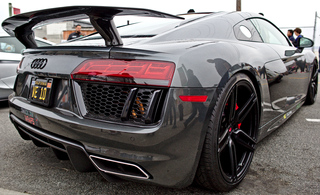 Black R8 V10 Butt